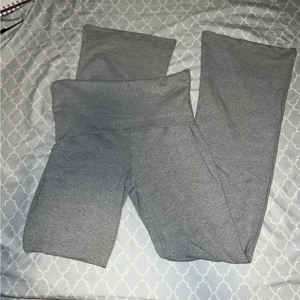Grey Flared Yoga Pants Work Out Leggings • Size S •